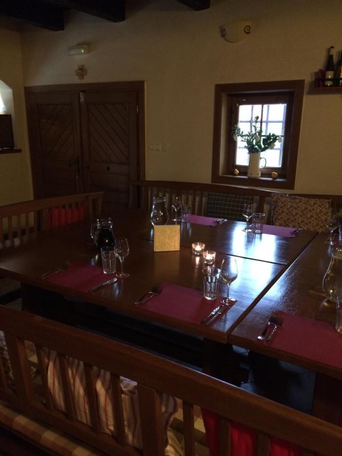 Sklep U Hrabalu Aparthotel Hustopece Bagian luar foto